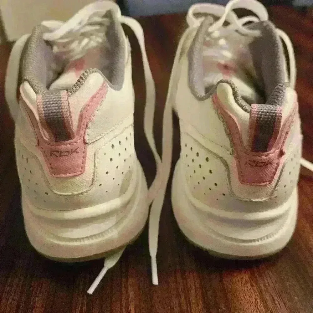 Reebok White Leather Sneakers with Pink Trim Size 10. EUC